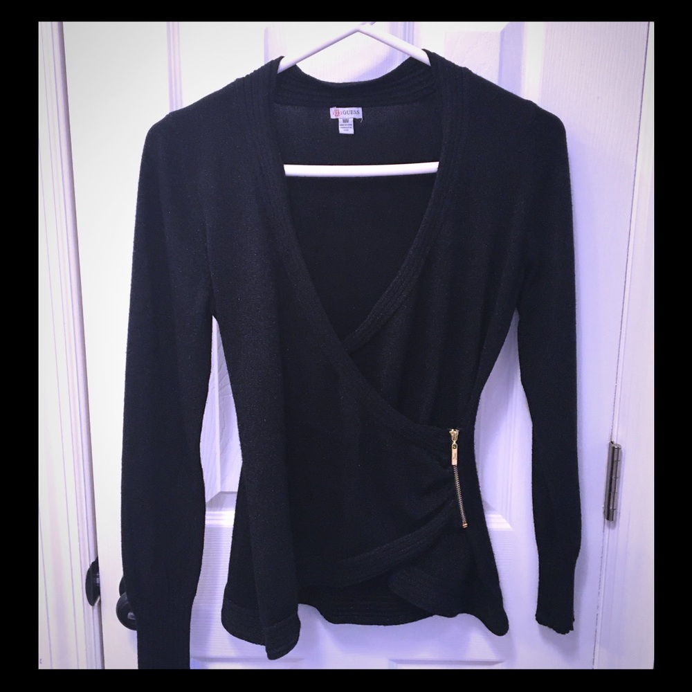 Long sleeve sweater by Guess.